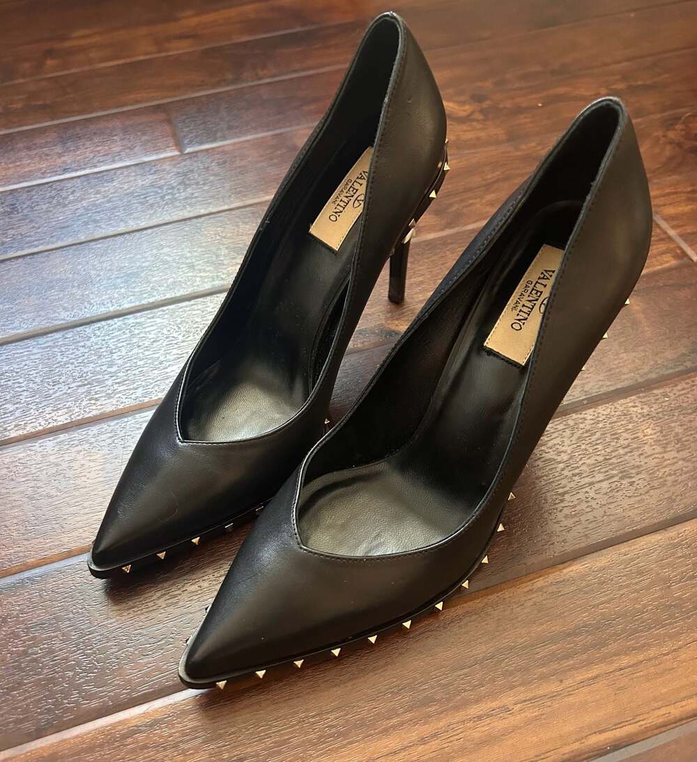 Valentino Garavani Rockstud Accents Pointed Toe Leather Pumps